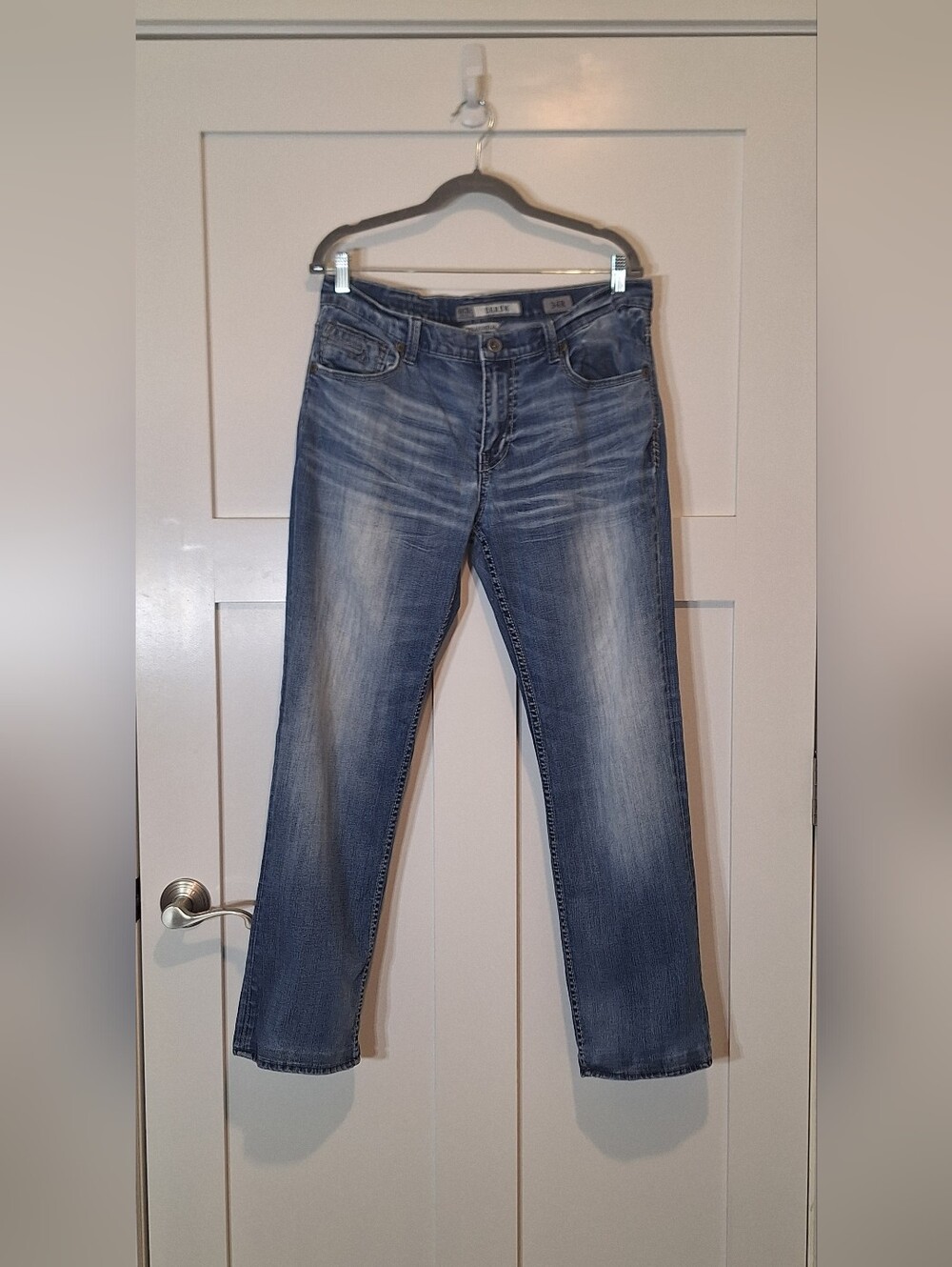BKE Derek Straight Midrise Blue Jeans Whiskering Fading 34x29.5